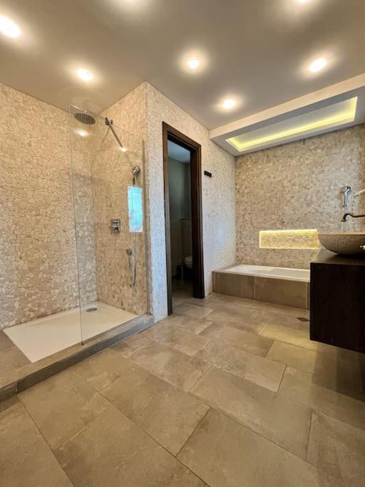 Private Villa At Blacksearama Golf & Villas Resort Balchik Eksteriør billede