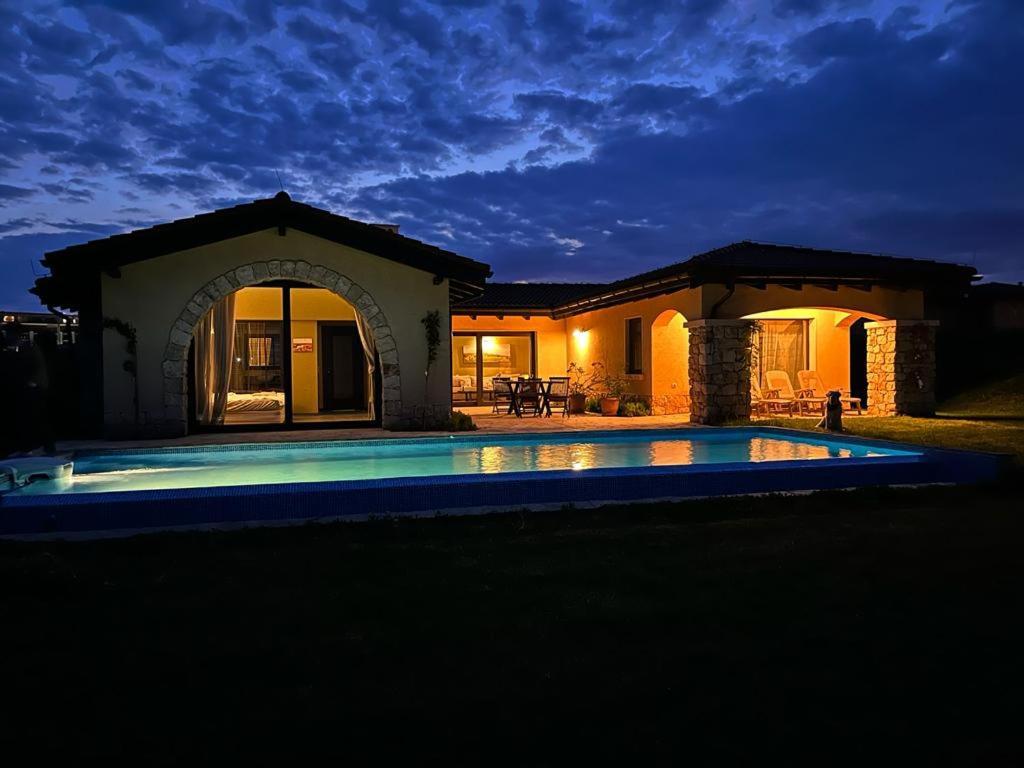 Private Villa At Blacksearama Golf & Villas Resort Balchik Eksteriør billede